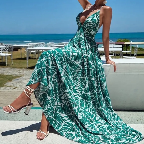 Boutique Dresses & Skirts - Leaf Print V Neck Spaghetti Strap Dress Vacation Palm A-line Backless Dress Maxi